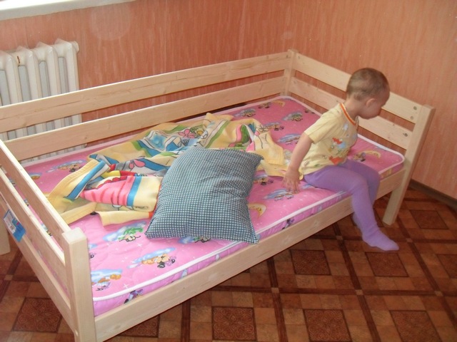 Як зробити своїми руками дитяче ліжко, всі нюанси процесу. Дитяче ліжечко своїми руками: майстер-клас з кресленнями і фото ліжко будиночок своїми руками схема