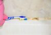 Як відбілити затірку для плитки натуральним способом за допомогою харчової соди