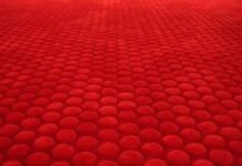 Faça você mesmo vs. instalação profissional de carpetes: vale a pena o esforço?